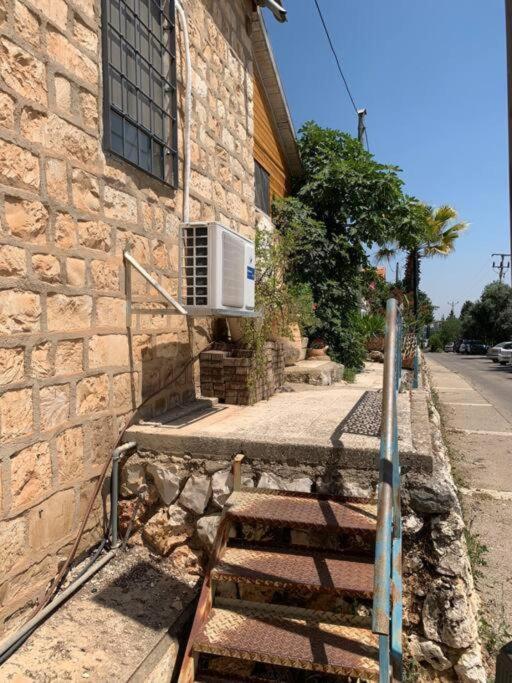 בית האבן העתיק מ-1885 עם מגונית פרטית בחצר Rosh Pinna Exterior photo
